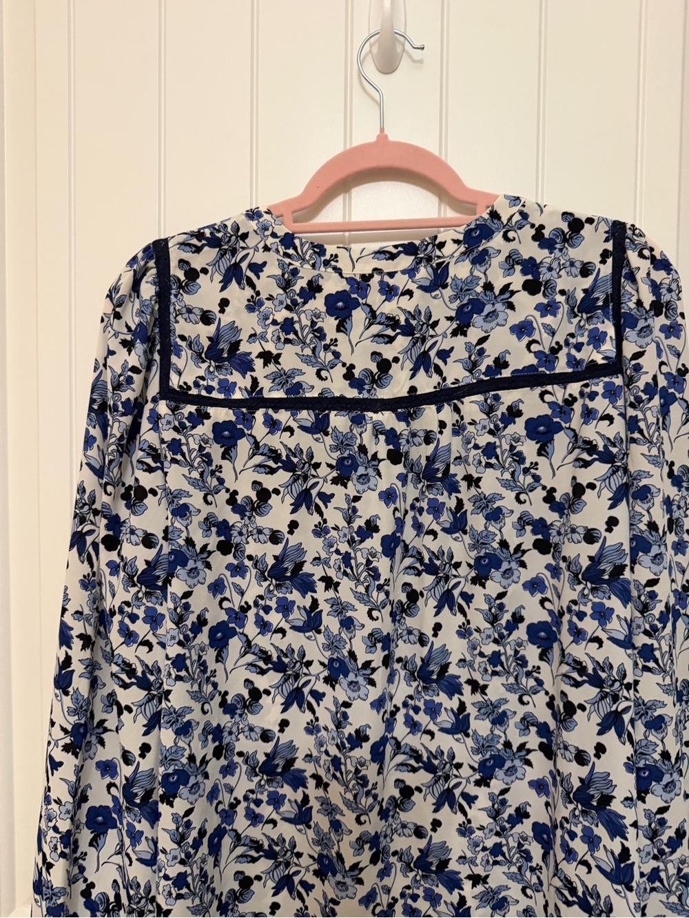 Talbots Blue and Cream Lace Embroidered Trim Floral Blouse Sz Large - Picture 10 of 17